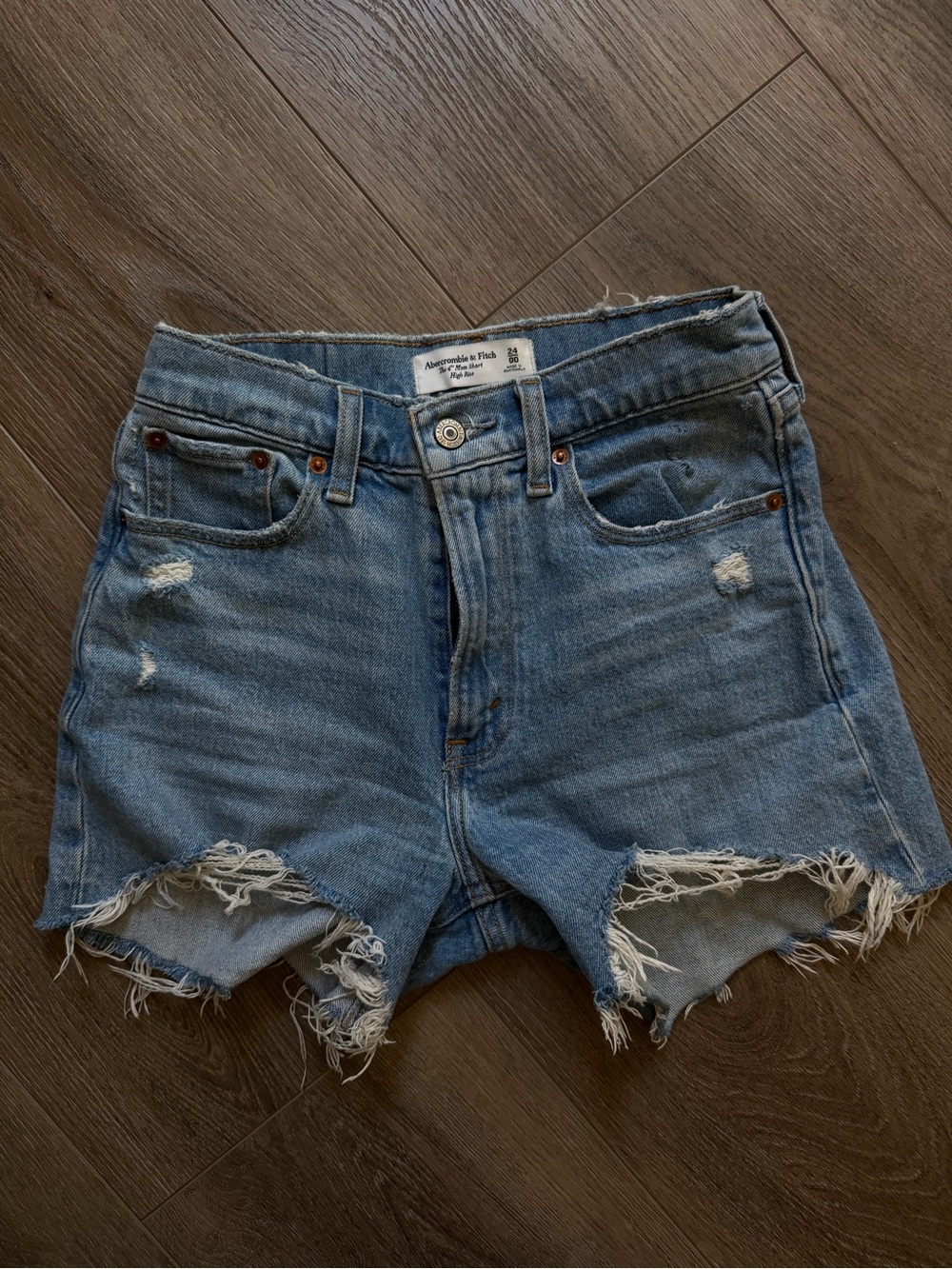 Abercrombie & Fitch 4” Mom Short High Rise